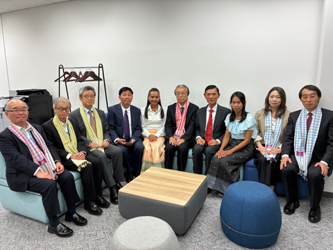 訪問団と財団関係者